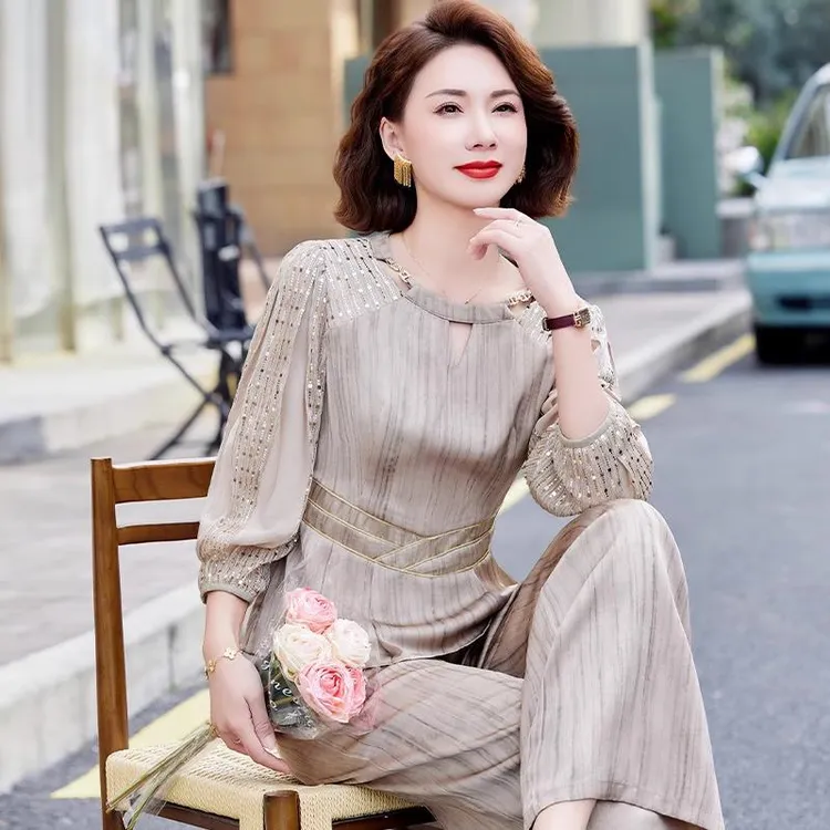 中年妈妈春装套装高级感2025新款中老年女春秋缎面小衫七分袖上衣