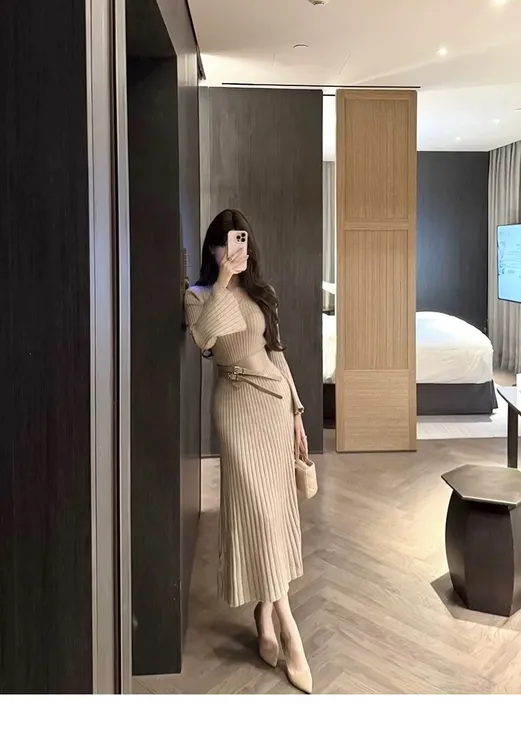 法式优雅气质V领喇叭袖针织长裙女百褶中长款连衣裙修身打底裙子