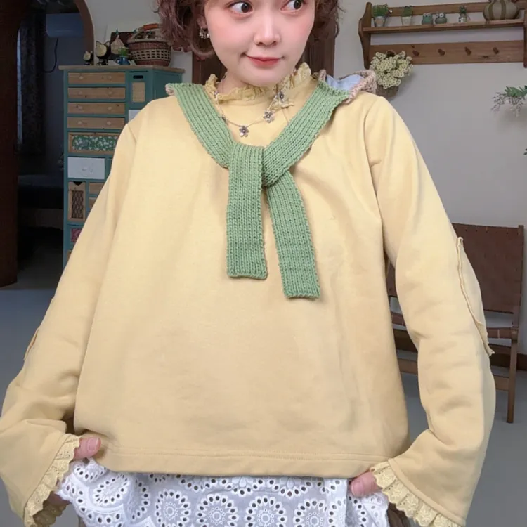 花小花自制盘扣花边领卫衣5369