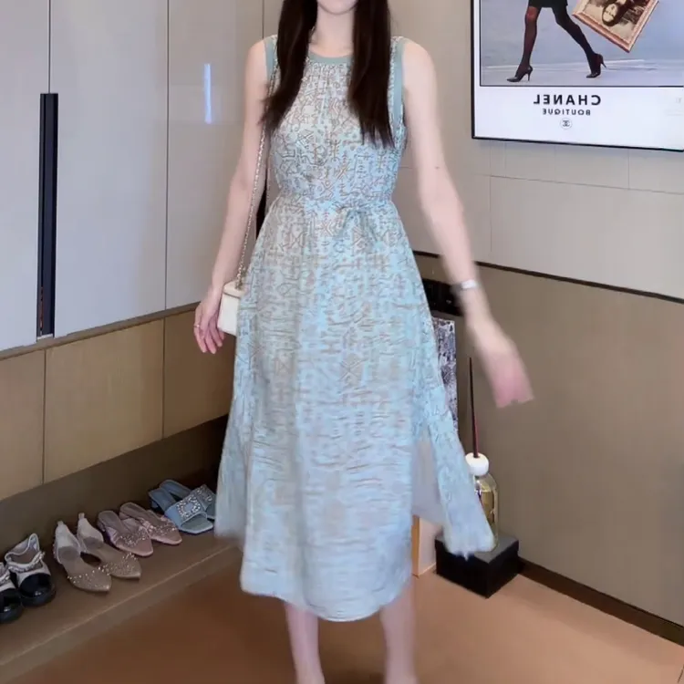 夏季新款气质2025无袖度假减龄印花显瘦连衣裙宽松遮肚子简约长裙