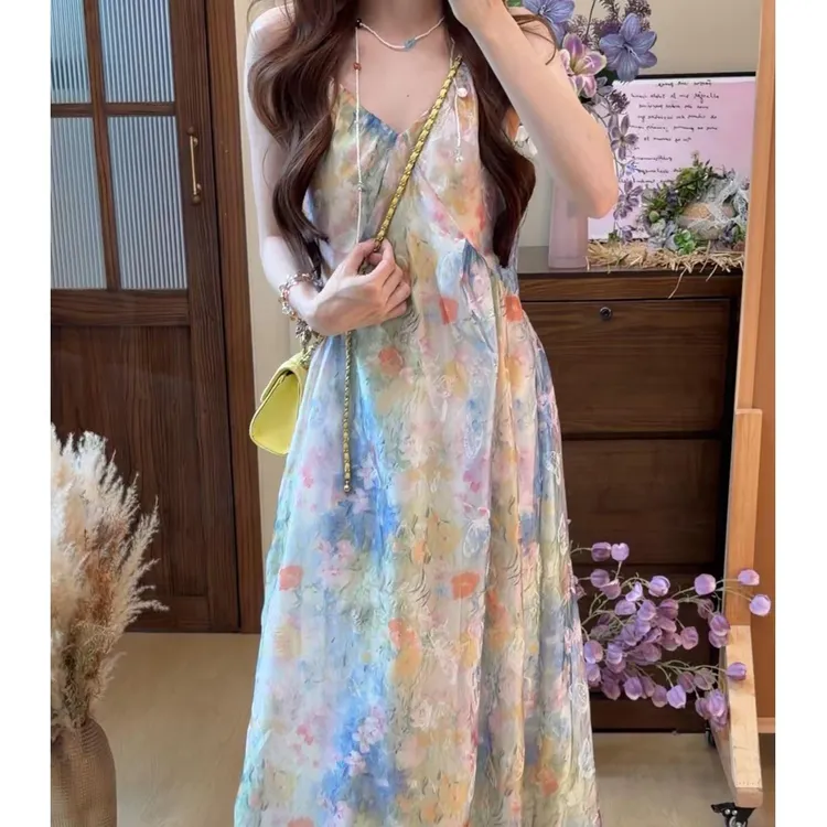 夏季新款法式琉璃焕彩碎花掐腰显瘦吊带连衣裙2026高级衣服裙子