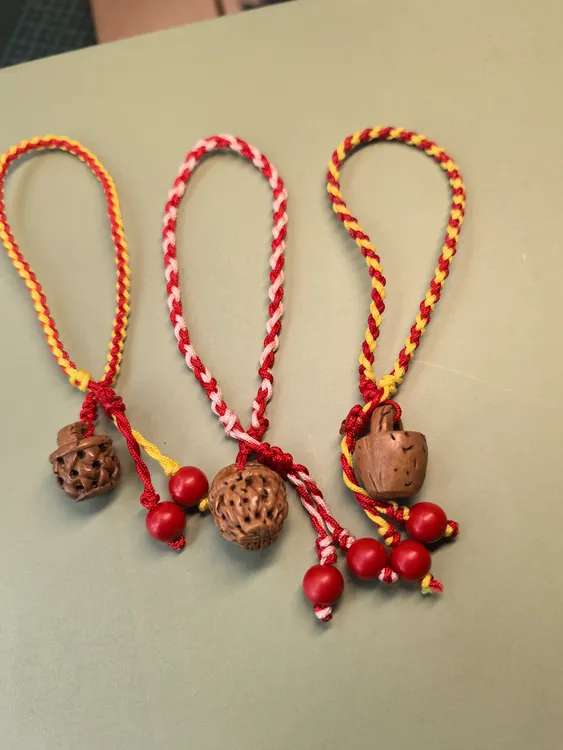 非金属木质手链 桃核红绳纯手工可爱配饰饰品可接受编织手绳红色