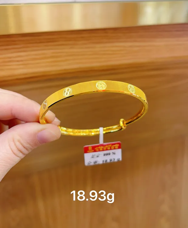 足金手镯18.93克（740/克）推拉式设计