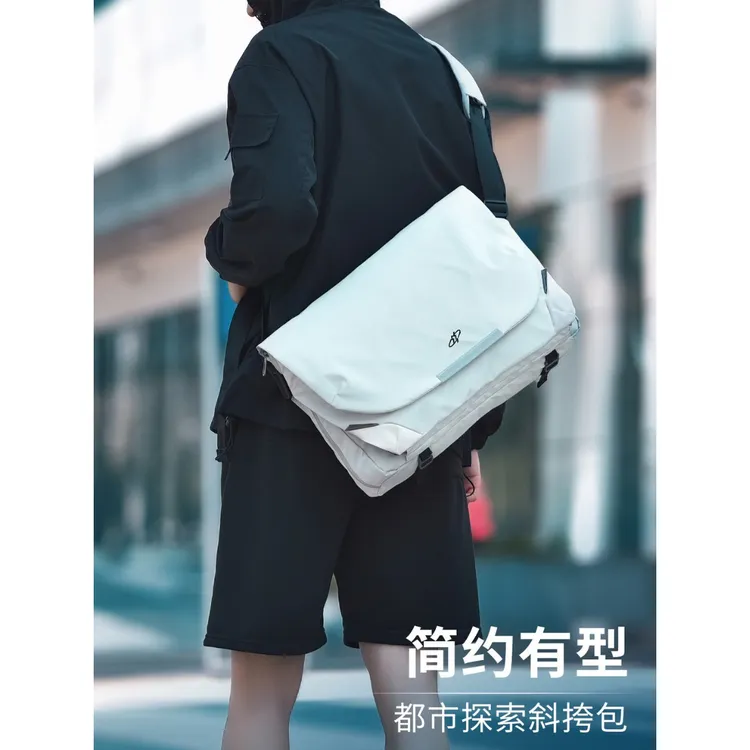 机能大容量斜挎包男士时尚潮流百搭简约单肩包骑行背包邮差电脑包
