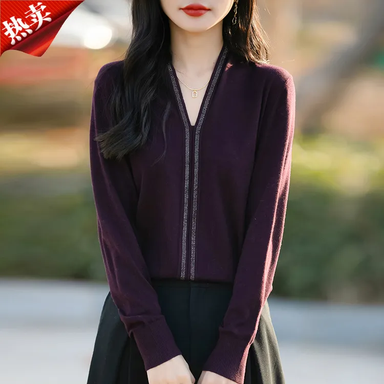 时尚品牌正品纯色精纺V领烫钻内搭打底衫女长袖百搭针织衫秋冬