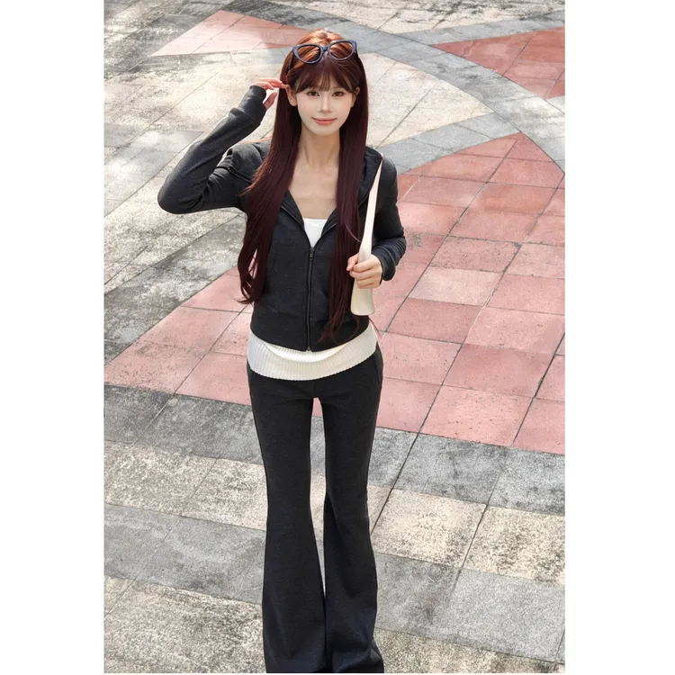 小小仟 秋季穿搭休闲运动套装女修身收腰连帽卫衣微喇裤子