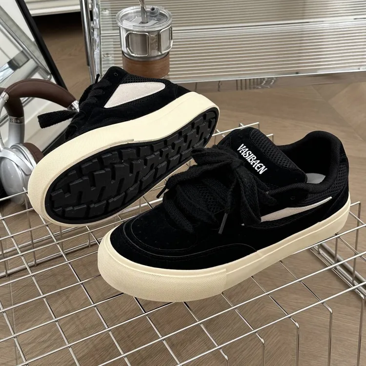 干净感痞帅男鞋2025新款爆款面包潮鞋秋季小众原创设计休闲板鞋男