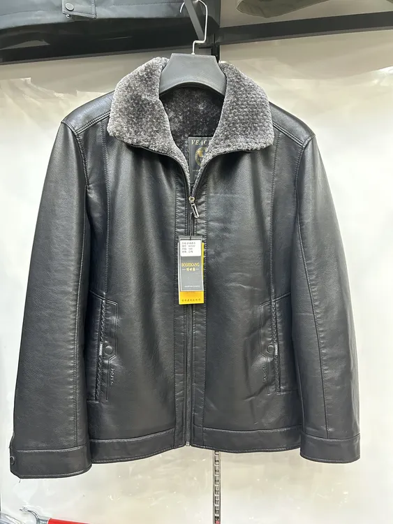 冬季男士外套拉链常规款加绒加厚翻领时尚皮衣