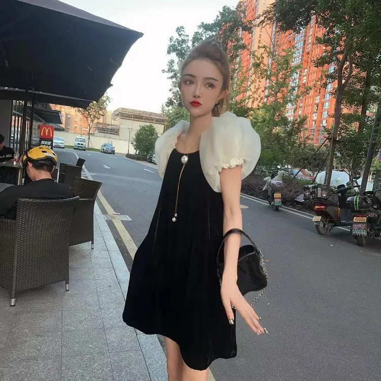 2023夏季新款法式宽松显瘦时尚气质连衣裙圆领a字灯笼袖小黑裙女