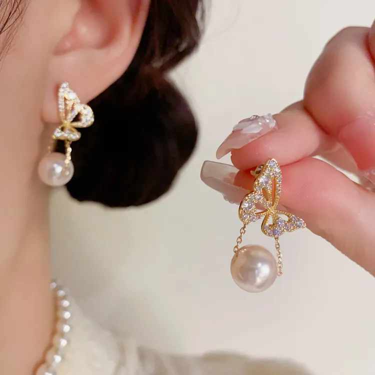 黄铜陶瓷耳饰 法式轻奢时尚百搭满钻蝴蝶链条珍珠耳坠气质简约