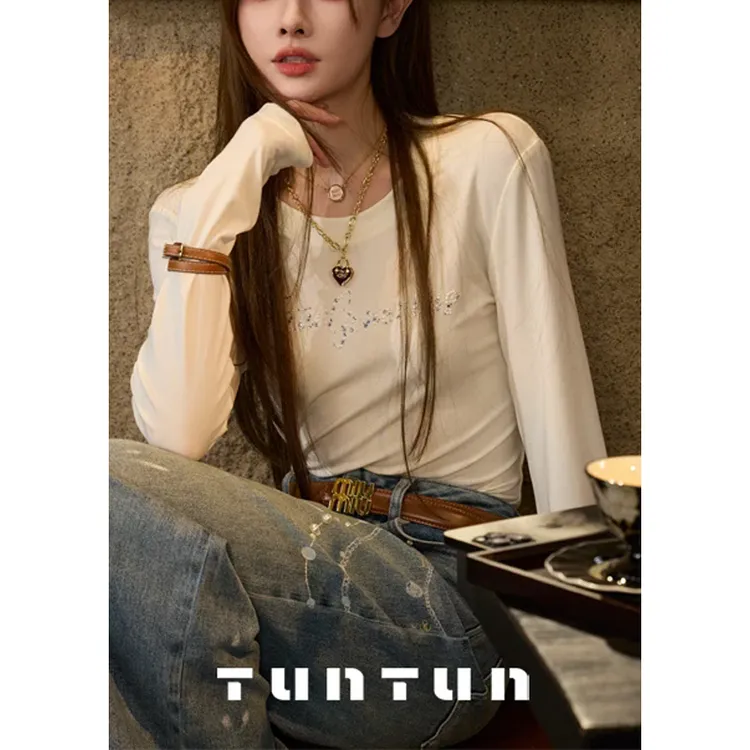 吞吞穿搭日记【小钻T】简约中见精致英文烫钻圆领长袖T恤