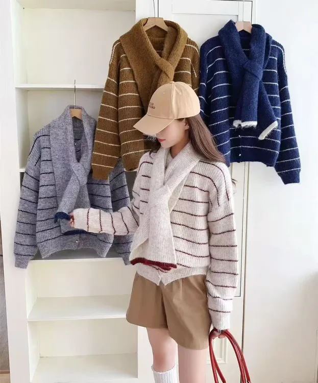 围巾针织开衫二件套毛衣女慵懒高级感秋冬外套2025新款条纹上衣