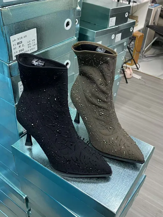 时装靴瘦瘦靴女鞋细跟弹力靴冬季短靴尖头高跟秋冬百搭满钻气质