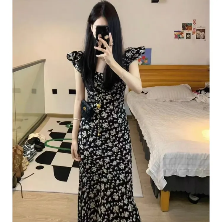 高个子加长薄款黑色碎花收腰连衣裙女到脚踝玫瑰岛荷叶边显瘦长裙