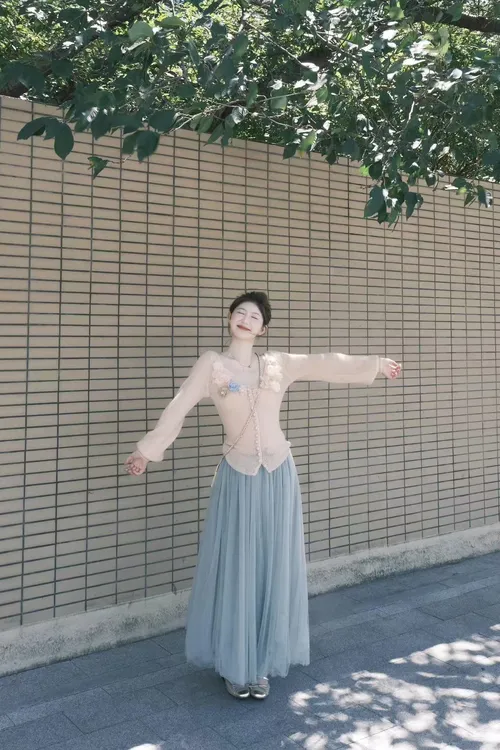 2025早秋韩系甜美立体花朵针织上衣半身裙两件套装