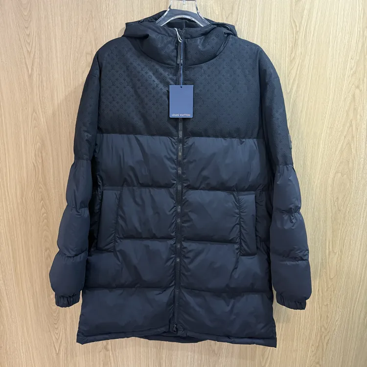 未使用 LouisVuitton/路易威登 浮雕压纹连帽羽绒服52码2591603
