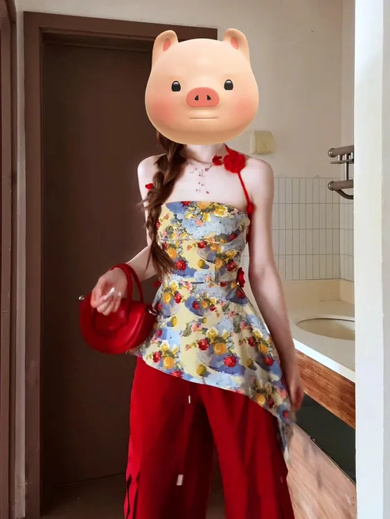 2025时尚穿搭法式碎花抹胸吊带不规则背心+多巴胺酒红长裤套装