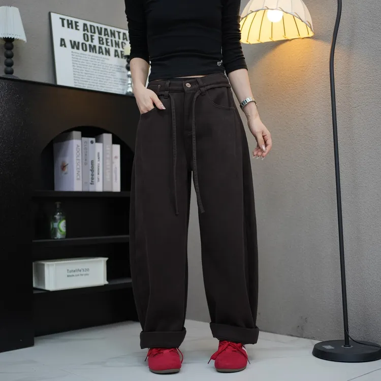 美拉德棕咖色牛仔裤女2025秋冬新款梨形胖mm加绒阔腿弯刀老爹裤女
