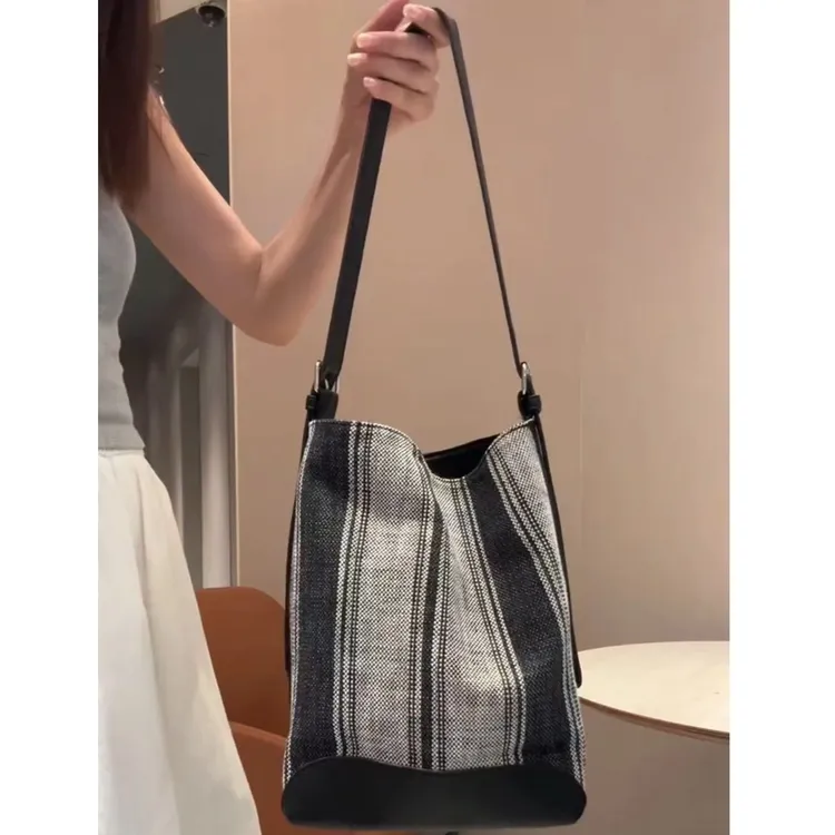 2025新款时尚百搭女包小众高级感大容量托特水桶手提单肩斜挎包