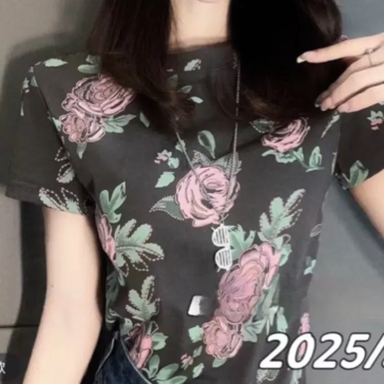2025新款短袖 时尚欧货满印玫瑰设计短袖T恤女显瘦百搭上衣2048