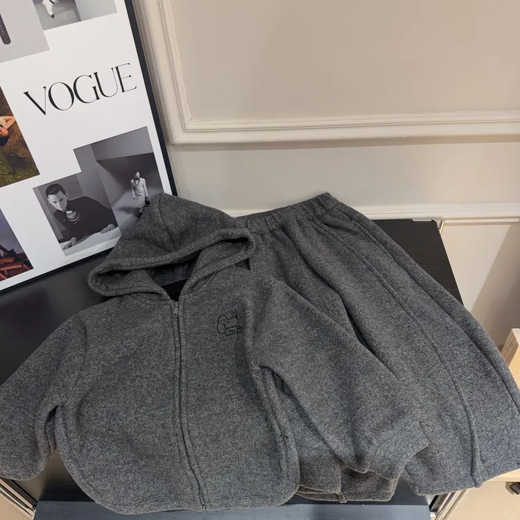 【两个小盆友】秋冬款儿童韩版纯色休闲宽松连帽加绒两件套880031