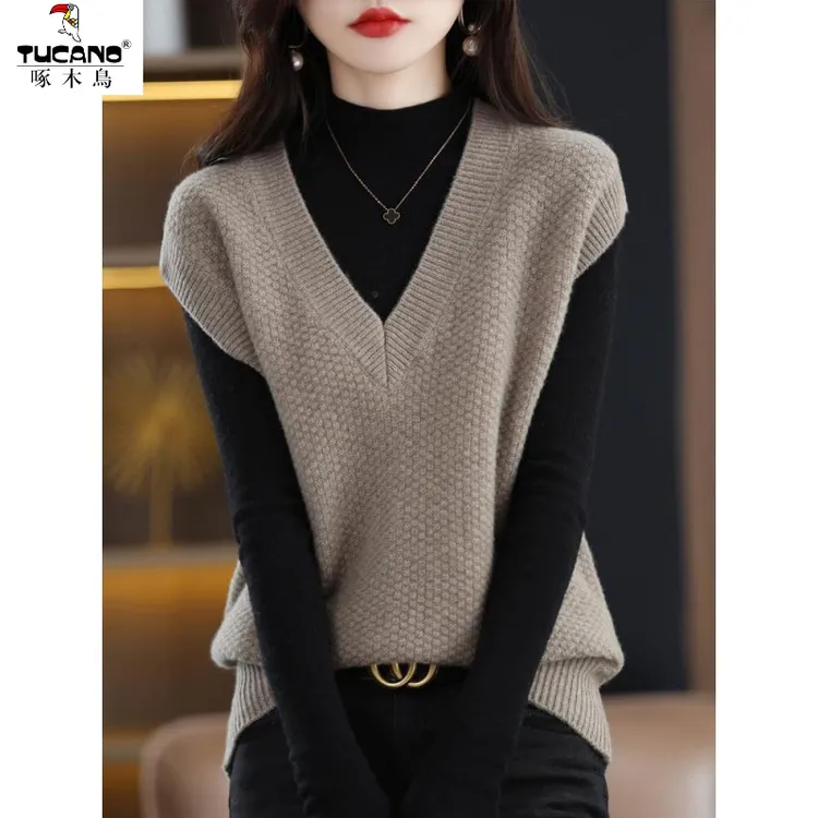 啄木鸟羊毛马甲女新款2025春秋针织坎肩大码宽松200斤毛衣外搭毛