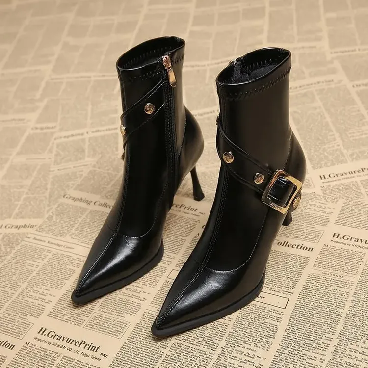 法式瘦瘦靴气质靴2025流行新款秋冬尖头洋气百搭短靴