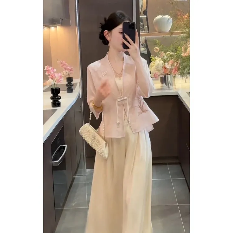 设计感气质高级感独特短外套女春季新款新中式国风洋气百搭上衣