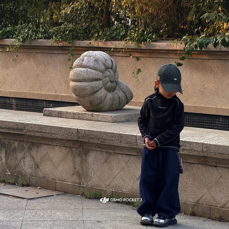 赫一童品灰翅膀云肤绒不起球打底黑白明线基础保暖打底衫字母