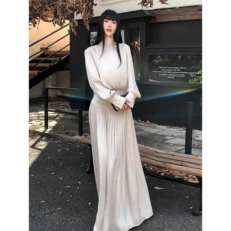 2025新款法式气质高领褶皱收腰连衣裙子女早秋季御姐风高级感长裙