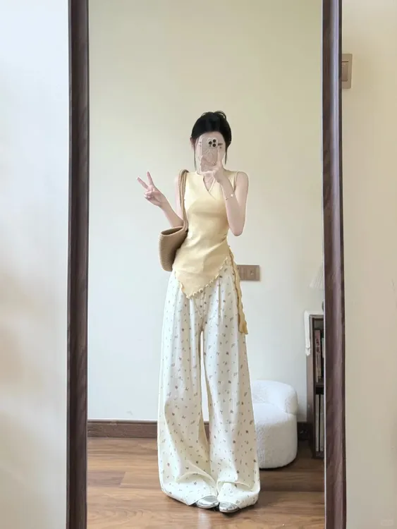 2025夏季新款高级感不规则v领无袖上衣百搭印花阔腿裤两件套装潮