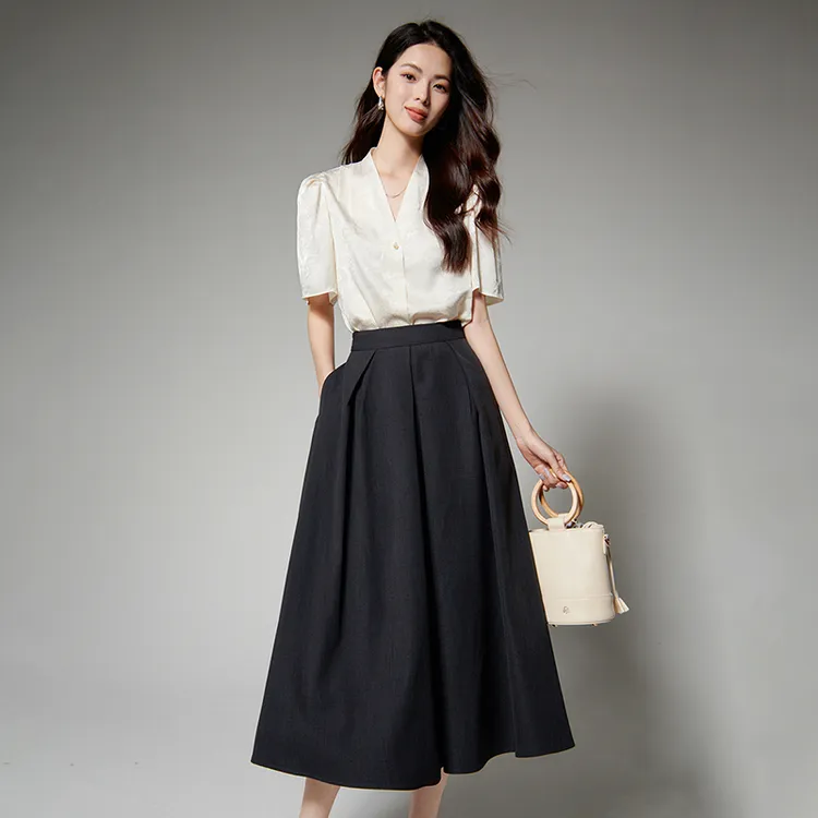 晚白【新品】2025夏轻熟衬衫V领印花衬衫女25061035