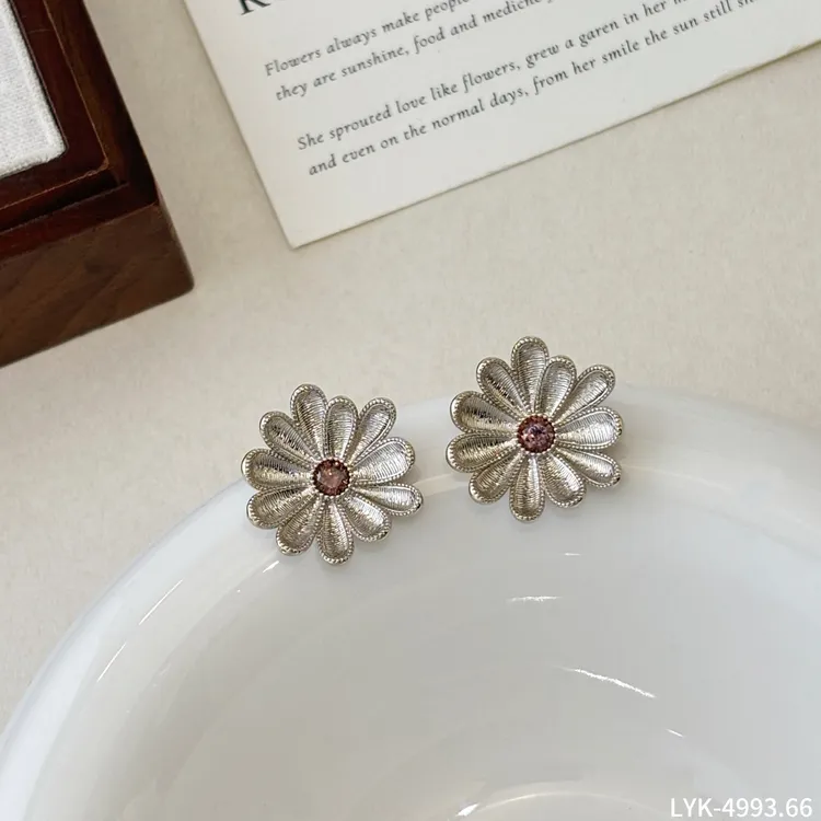 铜合金耳饰 丽贝丽影LYK-4993气质时尚韩版金属花朵耳环