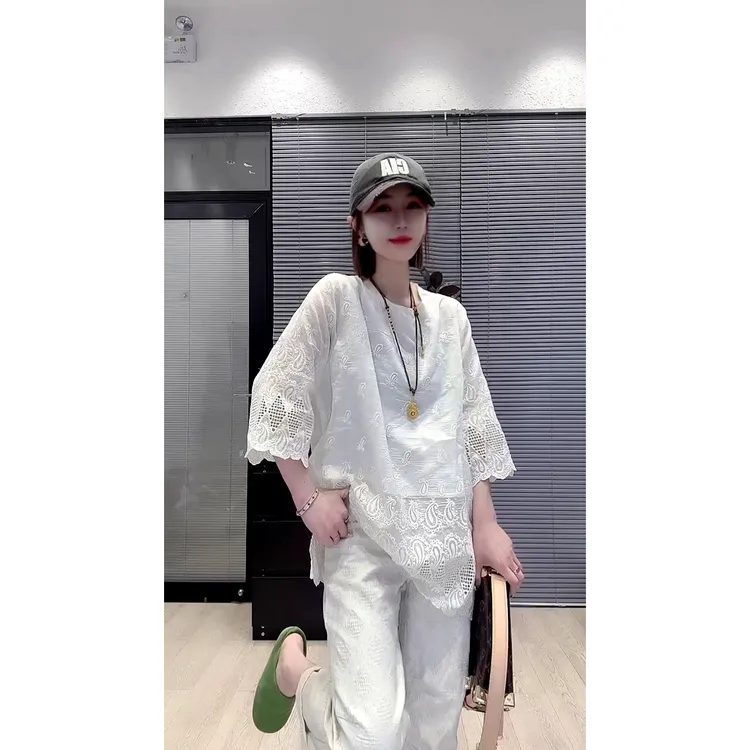 法式小众设计感气质镂空碎花长袖蕾丝衫女