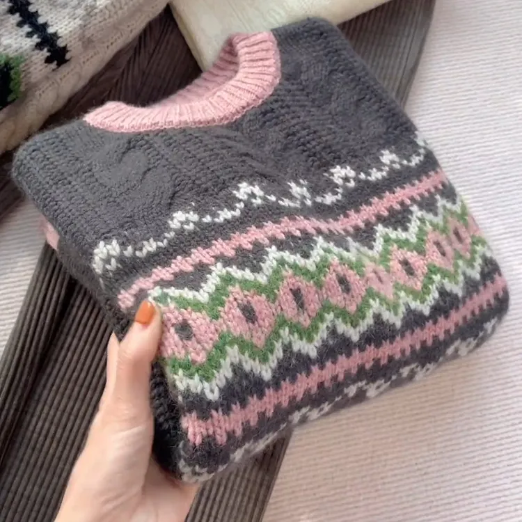 今年秋冬流行费尔岛穿搭2025新款韩版设计感减龄百搭提花针织上衣