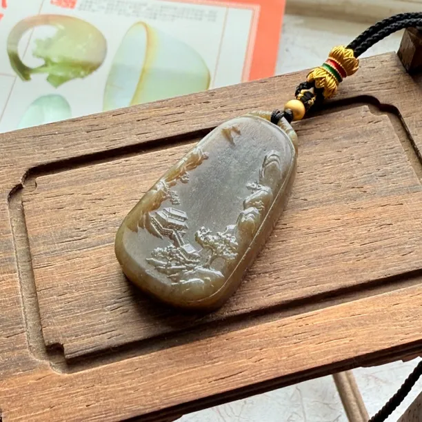 天然新疆和田玉且末老红糖山水牌吊坠玉石山水牌挂件糖料和田玉