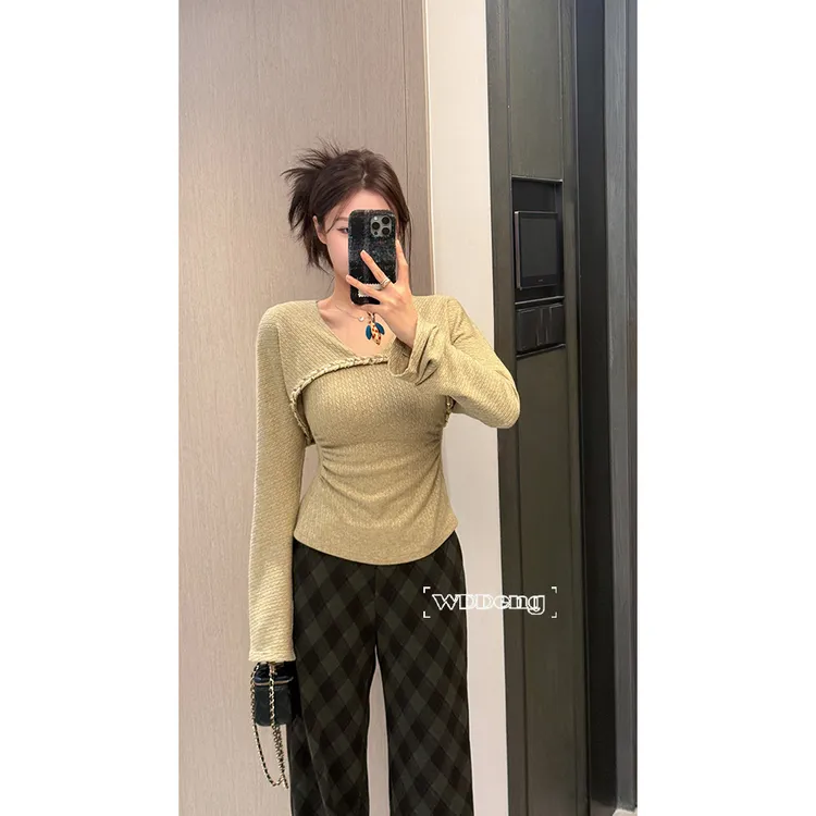 王等等【摩登调性】2025秋冬原创竖纹肌理感假两件针织衫U225S19391