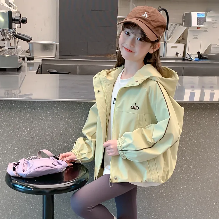 女童外套春秋季2025新款洋气儿童秋装夹克上衣大童女孩连帽冲锋衣