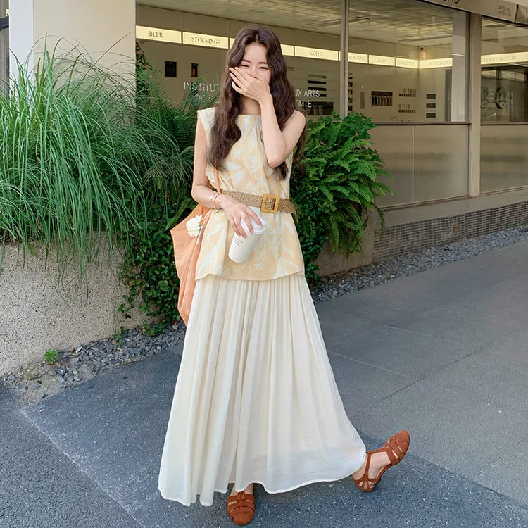 温柔无袖印花上衣大方得体穿搭一整套2025夏米白A字半身裙两件套