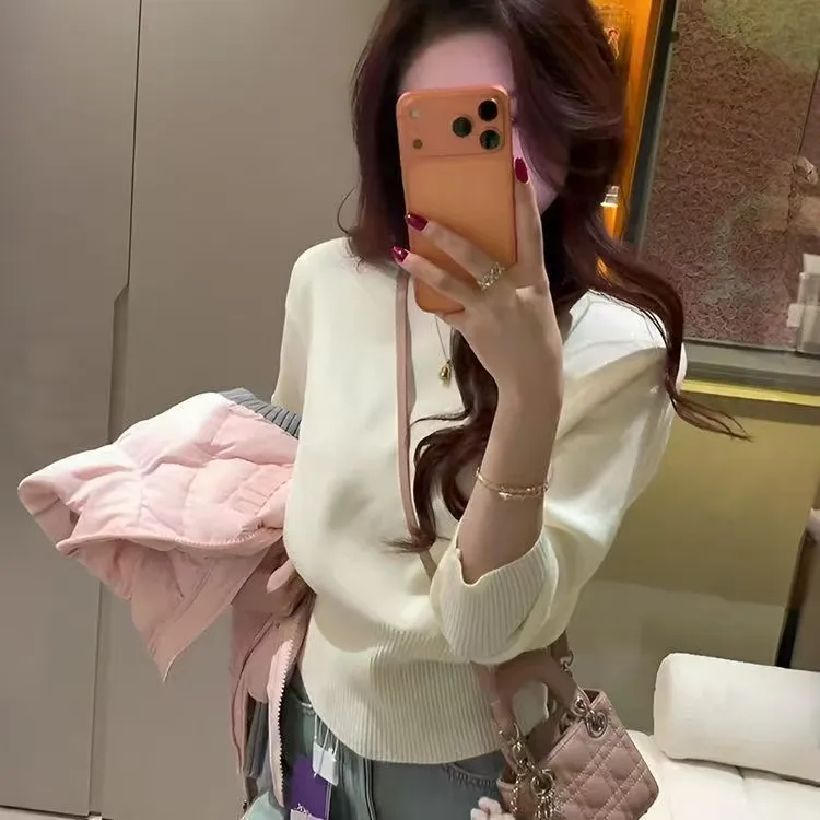 韩系简约修身显瘦百搭针织毛衣2026秋冬新款圆领套头上衣女收腰