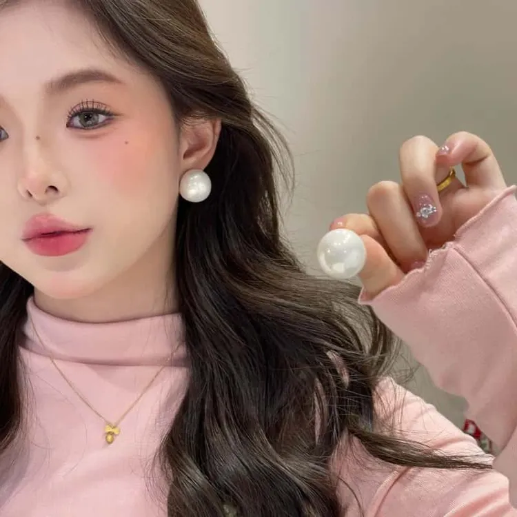 铜合金耳饰 简约半圆弧奶油白珠珠耳钉女秋冬气质百搭耳环耳饰潮
