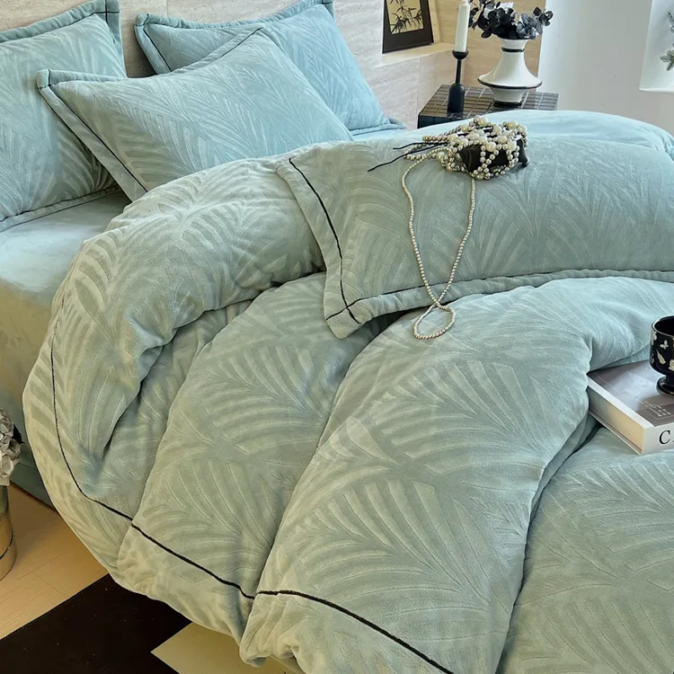 不老的爷爷2025秋冬新款高克重加厚牛奶绒雕花四件套床上用品QDM