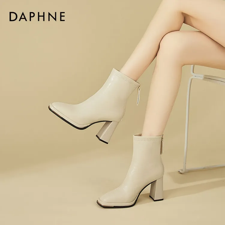 Daphne/达芙妮秋冬新款时装靴女后拉链配裙子短靴粗跟高跟瘦瘦靴