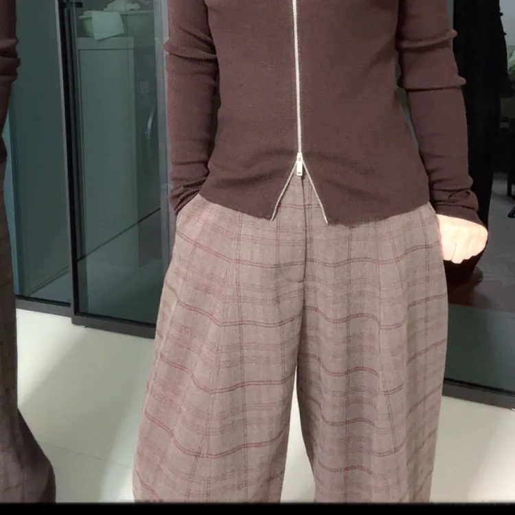 个性格子蕾丝小脚裤