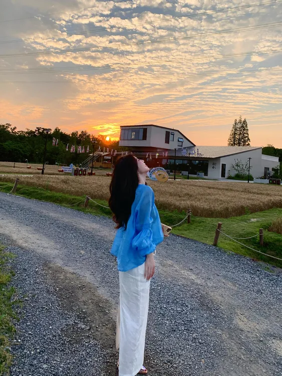 夏季2025新款甜美蓝色长袖衬衫女设计感泡泡袖衬衣上衣百搭半身裙