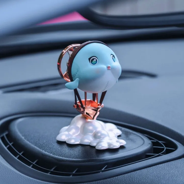 车载香薰游云鲸汽车香水淡香持久创意摆件车内装饰品香氛高档香水