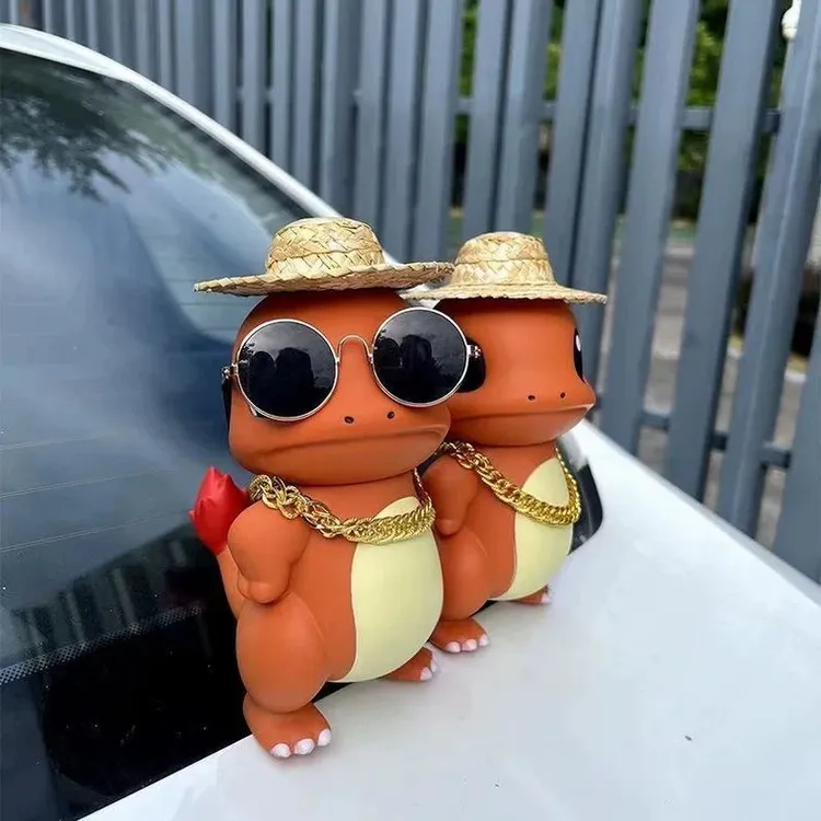 车顶站姿傲娇小火龙摆件汽车外装饰玩偶后备箱车尾挂件中控台公仔