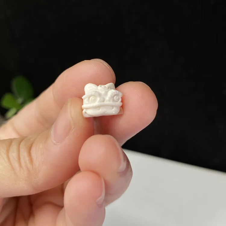 A51保真天然猛犸牙醒狮兔雕刻件猛犸象牙醒狮兔雕刻件手机配饰