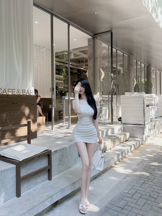 甜芯Sweet显身材~纯欲 女人味露肩褶皱包臀连衣裙