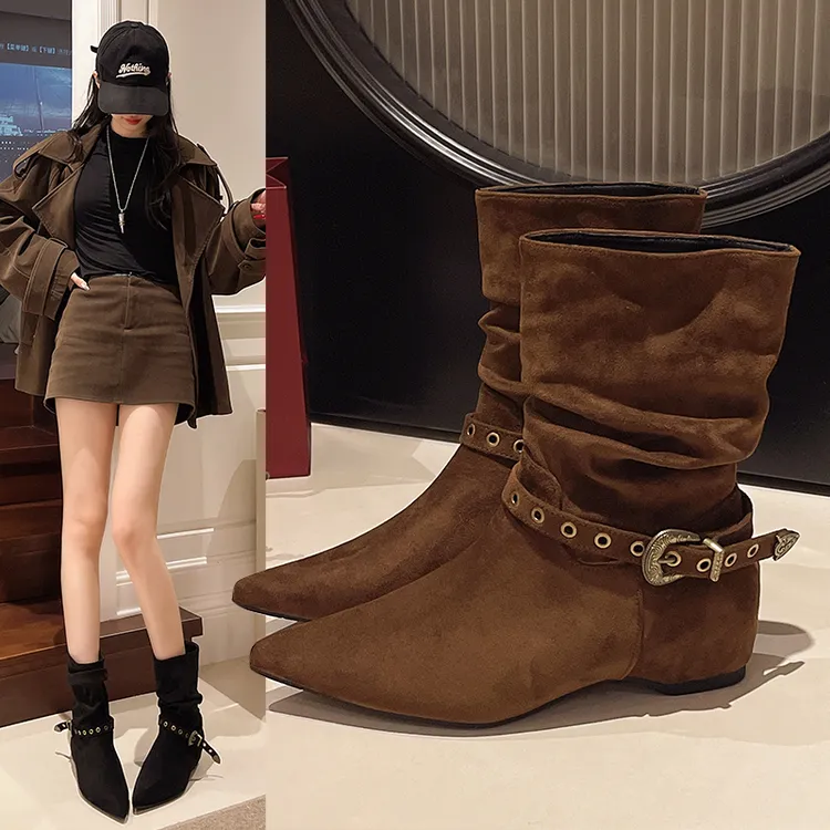 秋冬氛围感棕色尖头皮带扣内增高短靴秋新款小个子单靴显瘦显腿长